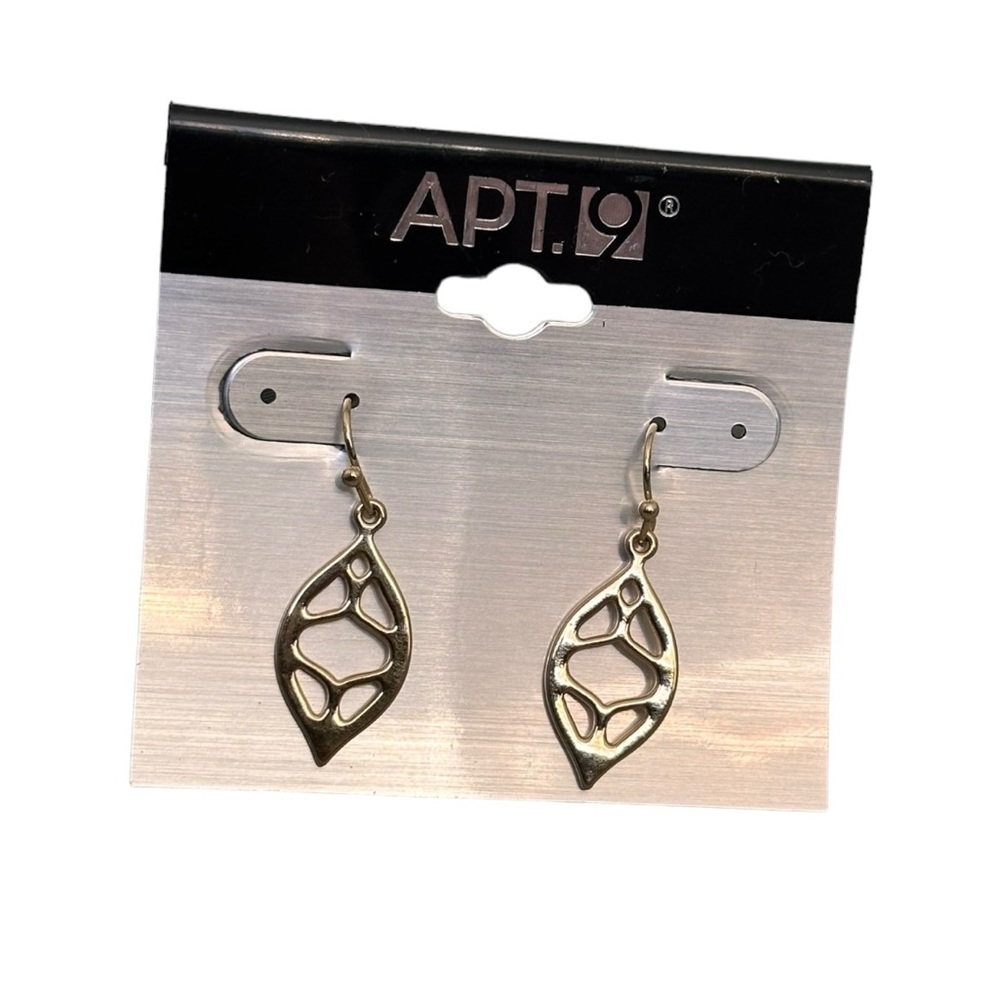 FREE WITH BUNDLE NWT Gold Leaf Like Dangles - Picture 2 of 4